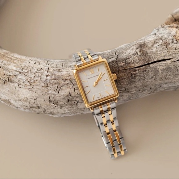 Larsson Jennings Watch Fall 2024 Jilly Box - Picture 1 of 4